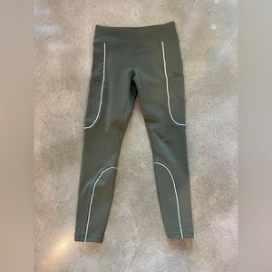 Outdoor Voices FrostKnit 7/8 Leggings - Women's sz S “in “Olive Branch”